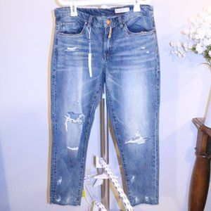 DISTRESSED DARLING: Blank NYC Crop Girlfriend Jean